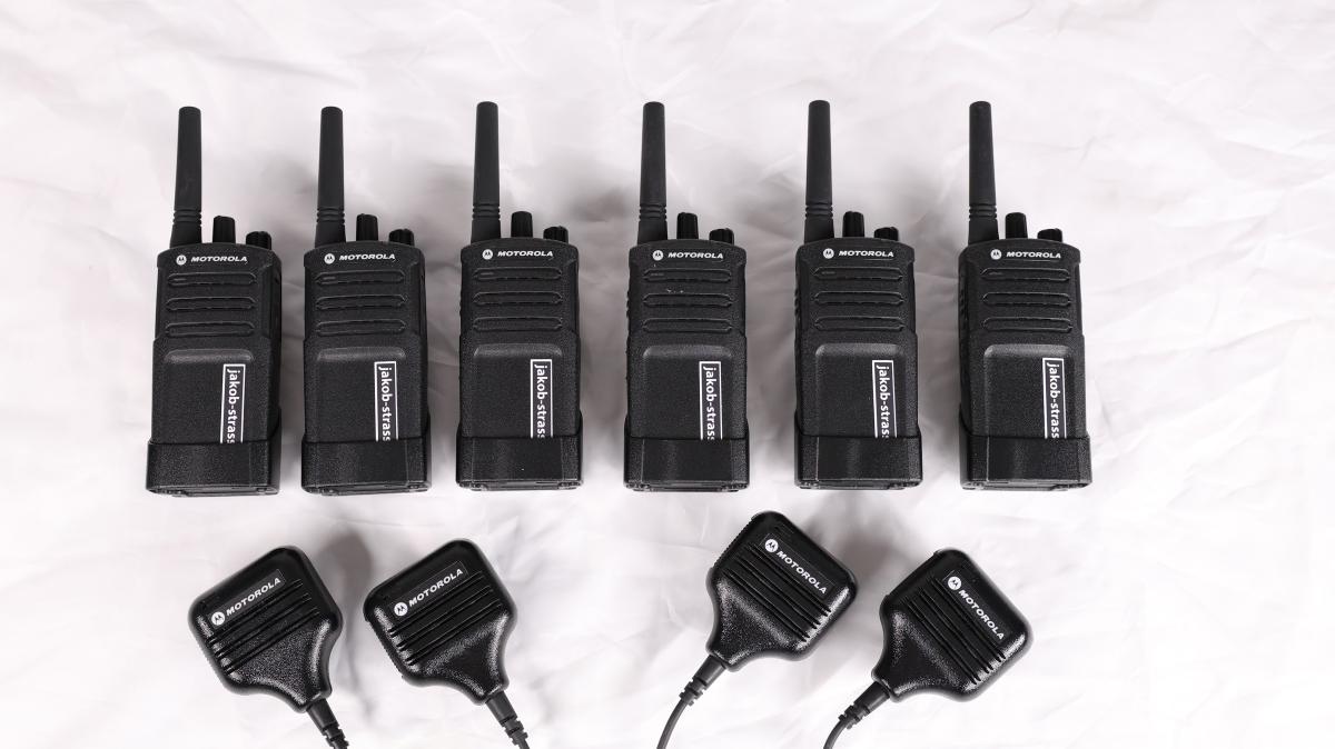 2-Motorola-XT420-Walkie